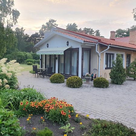 Villa Leonardo Ventspils Esterno foto