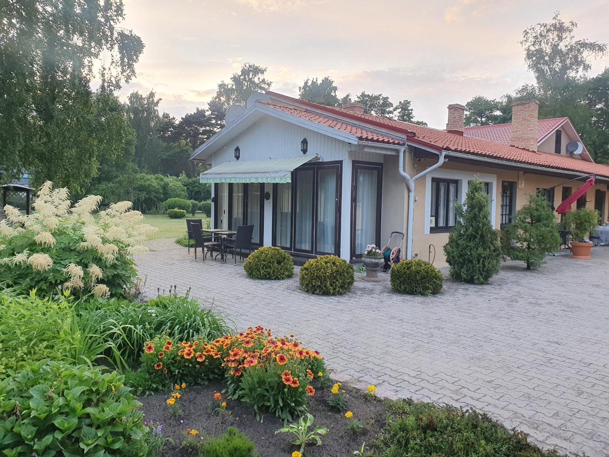 Villa Leonardo Ventspils Esterno foto
